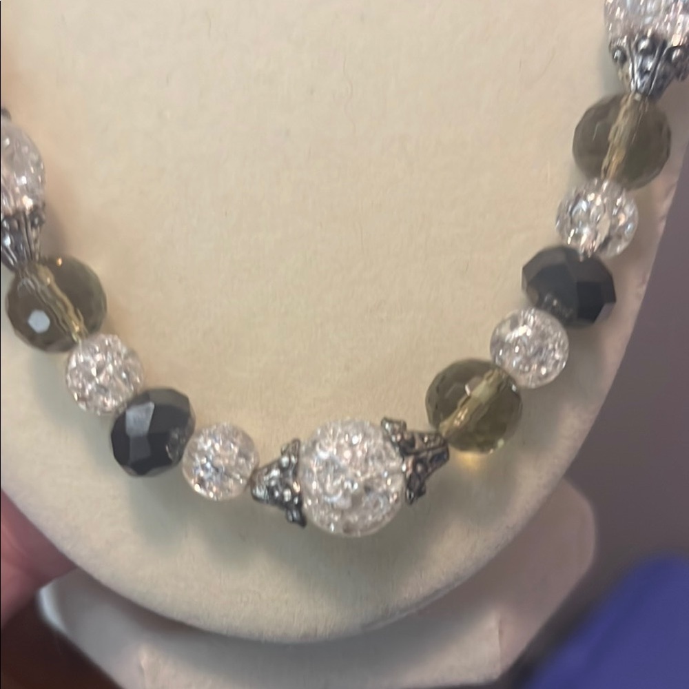 Black, topaz and white Glass Beaded Necklace with a toggle clasp - Picture 3 of 3